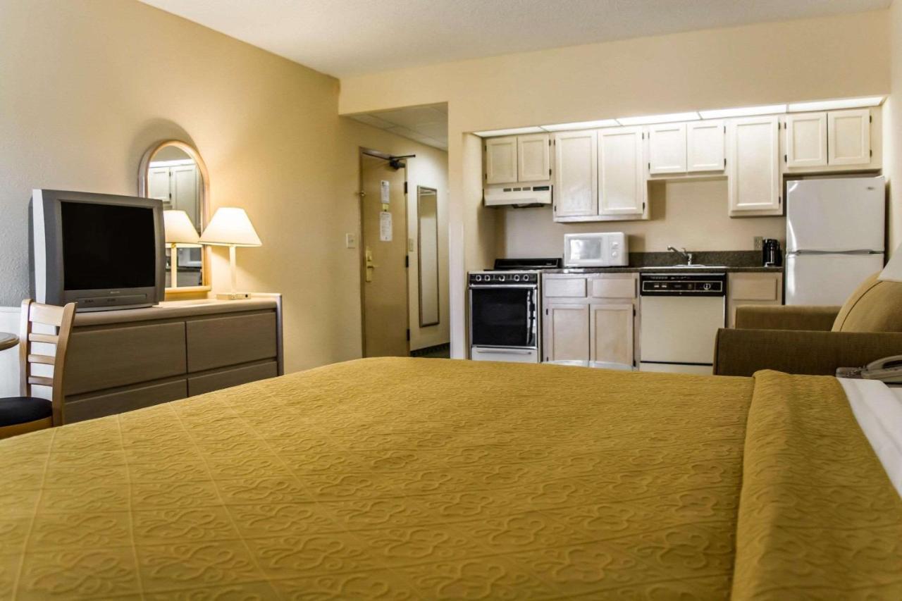 North Naples Quality Inn And Suites Golf Resort מראה חיצוני תמונה